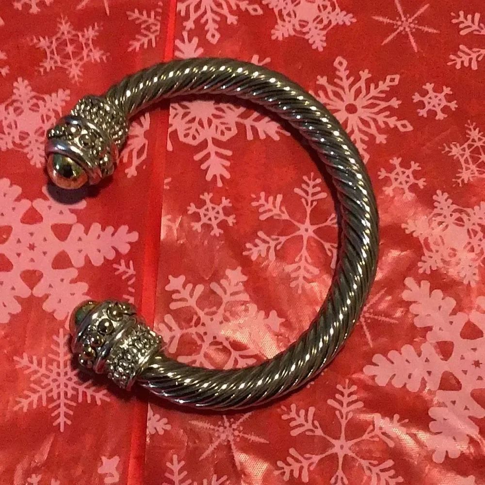 Bracelet beautiful vintage twisted metal